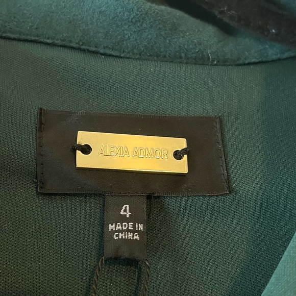 Size 4 - runs to size 6 Emerald Green old school dress-by Alexa Admor - Picture 6 of 6